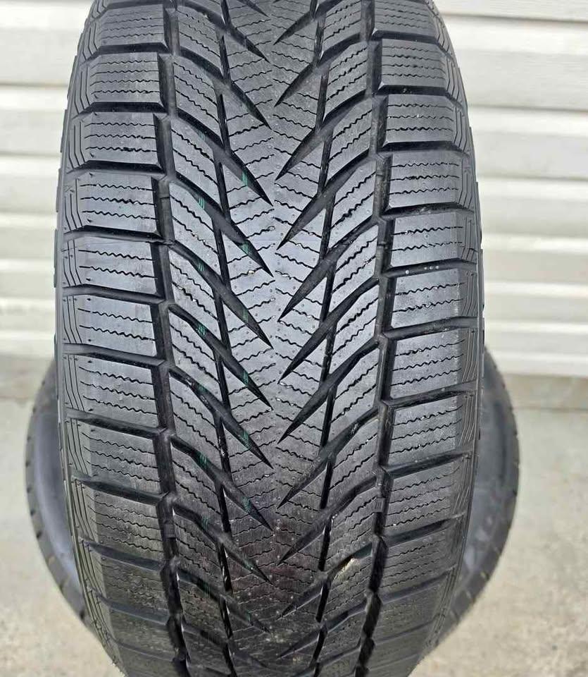 Set of Winter RX808 Tires