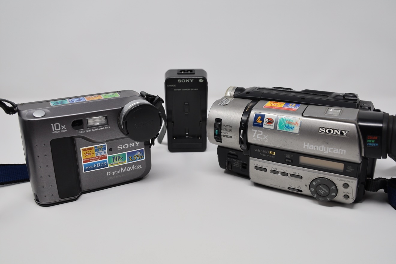 Sony Mavica FD73 + Handycam CCD-TR940 Hi8 Camera Set