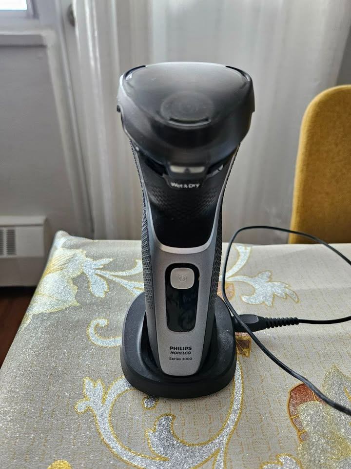Philips Norelco Series 3000 Electric Shaver