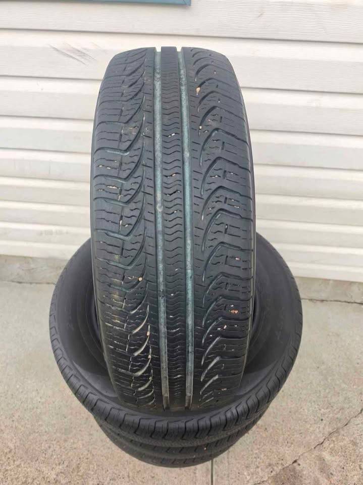 Set of 4 Pirelli P4 Persist AS Plus Tires 215/60R17