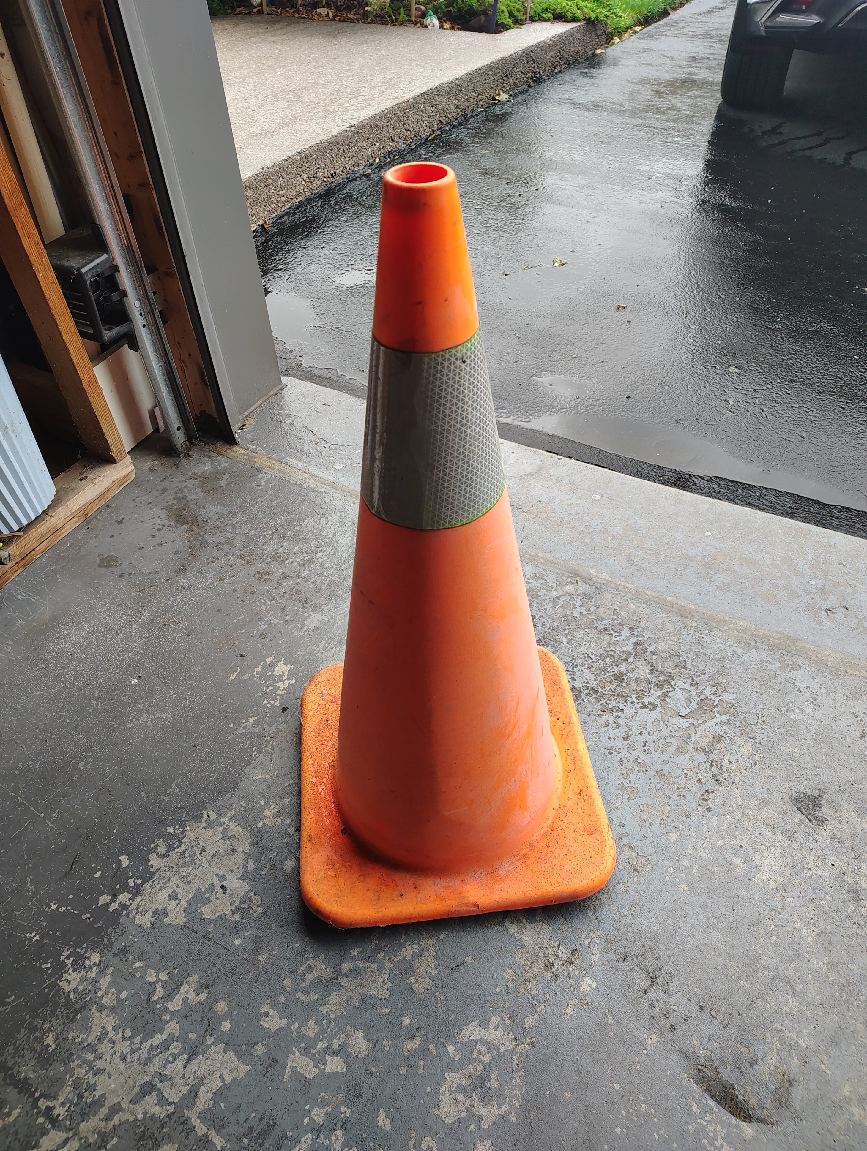 RARELY USED 28" Road Safety Reflective Cone