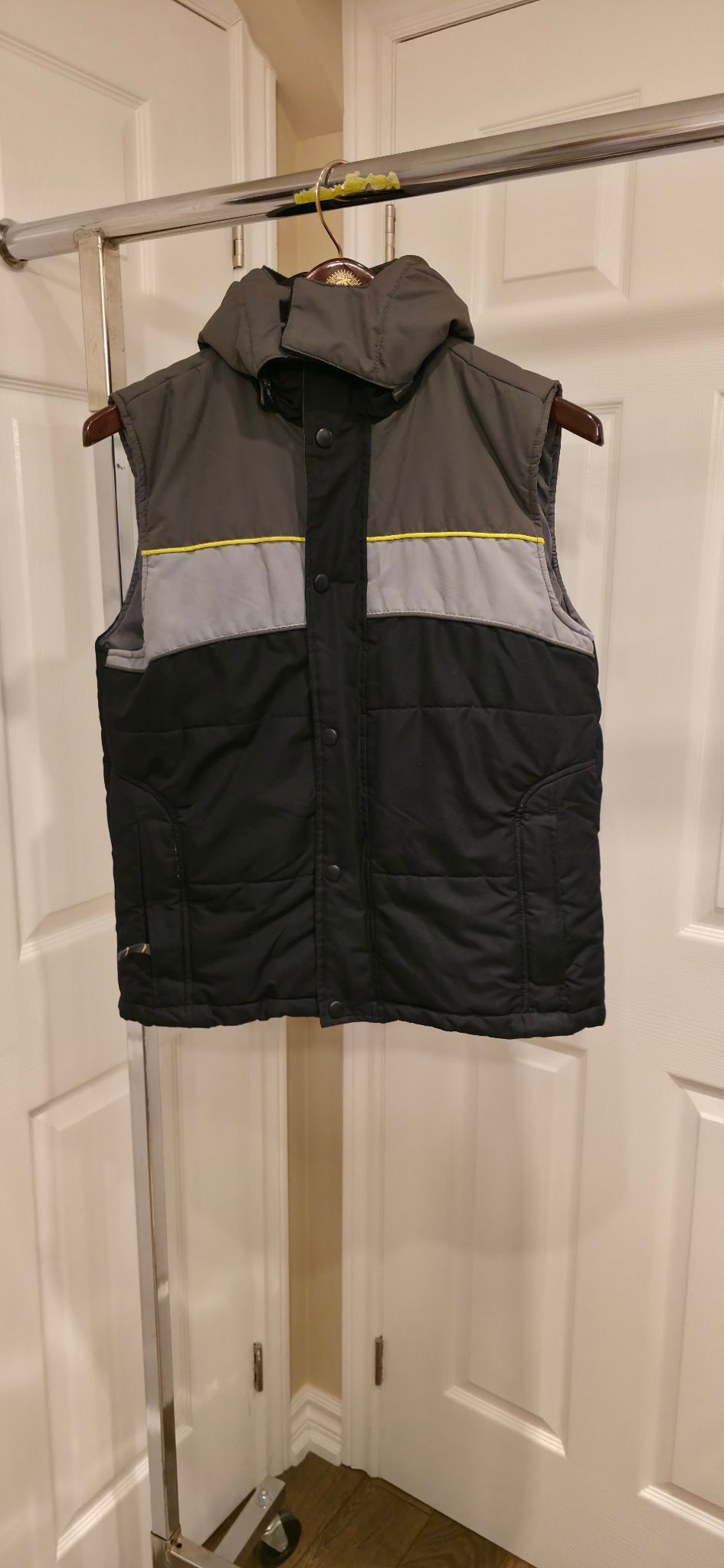 Kids Big Chill puffer vest, size M (10/12)