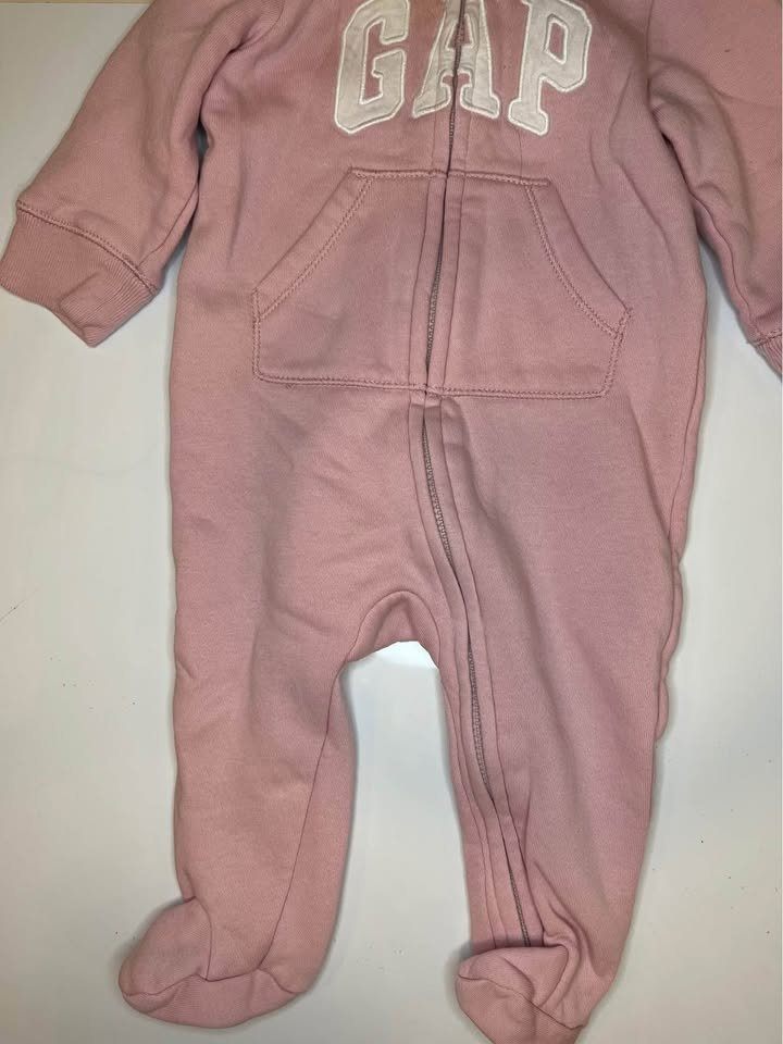 Gap Baby Girls Winter Footed Hooded Onesie 3-6M - photo 2