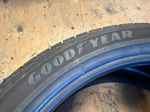 1 X single 255/40/21 M+S Goodyear Assurance Rangemax with 50% - photo 5