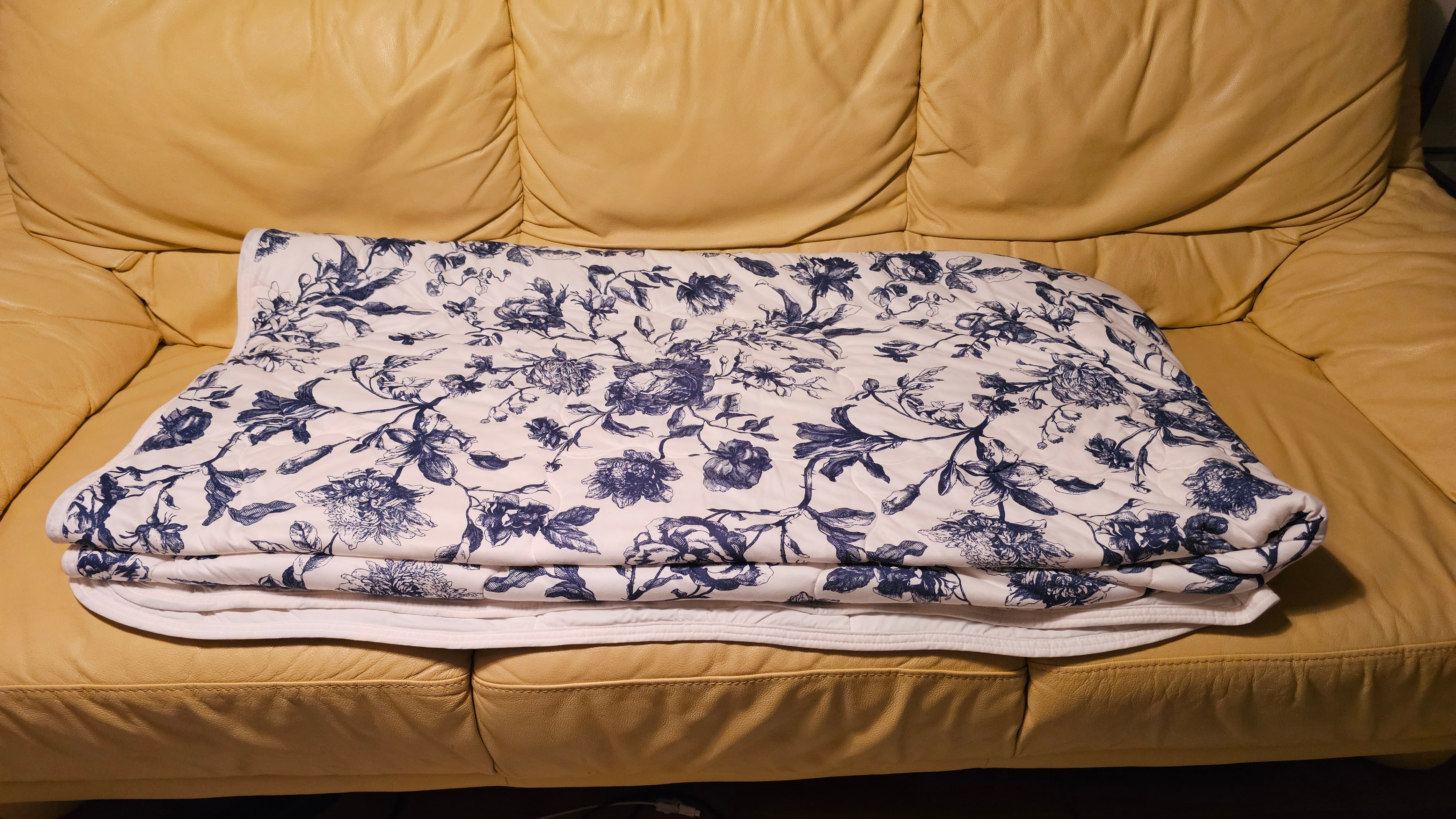 Queen Bedding Bundle – Duvet, Cooling Blanket, 4 Pillows & Sheet