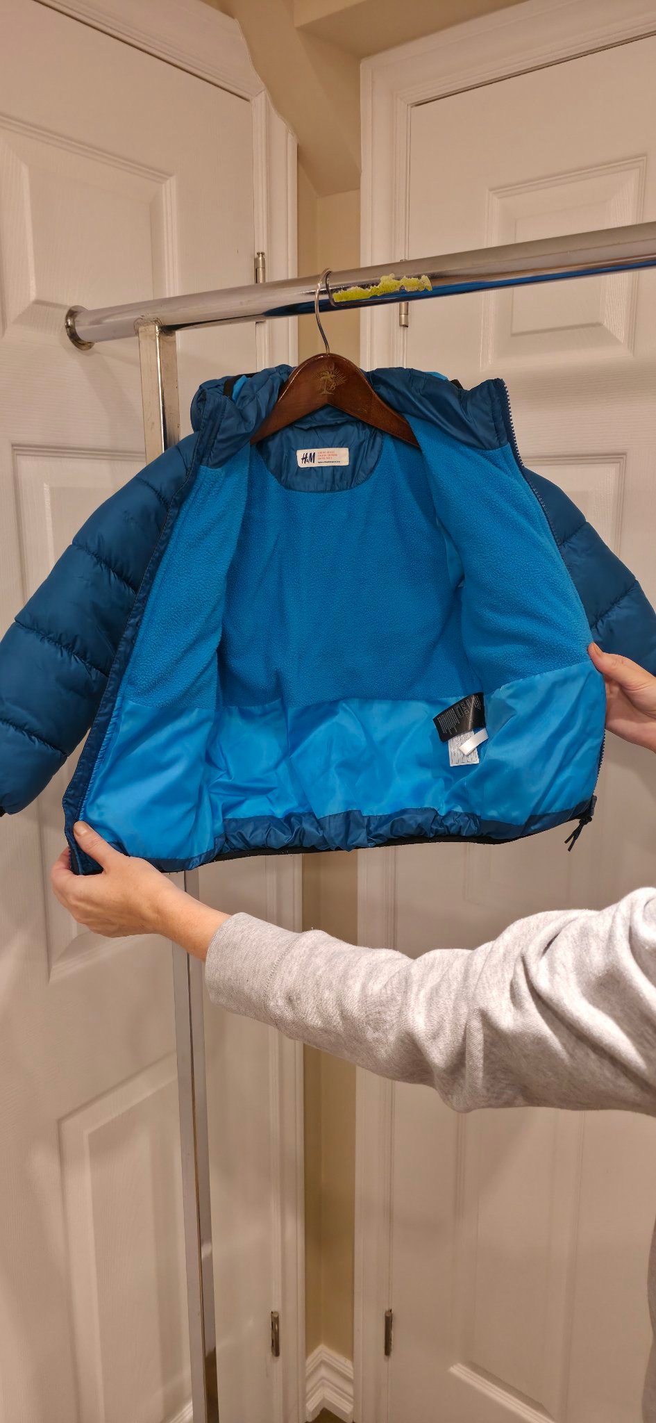 Kids H&M blue puffer jacket size 4-5Y, fleece lined - photo 3