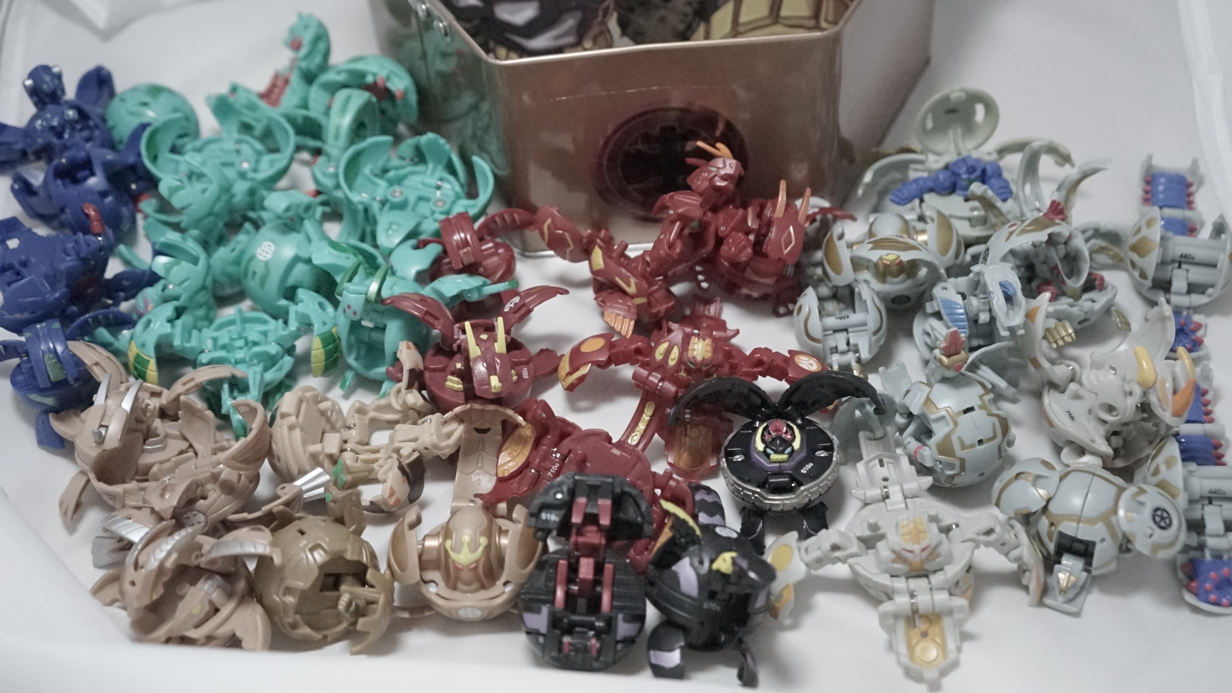 Bakugan Battle Brawlers Lot of 41 Mixed Figures with Tin Unteste - photo 2