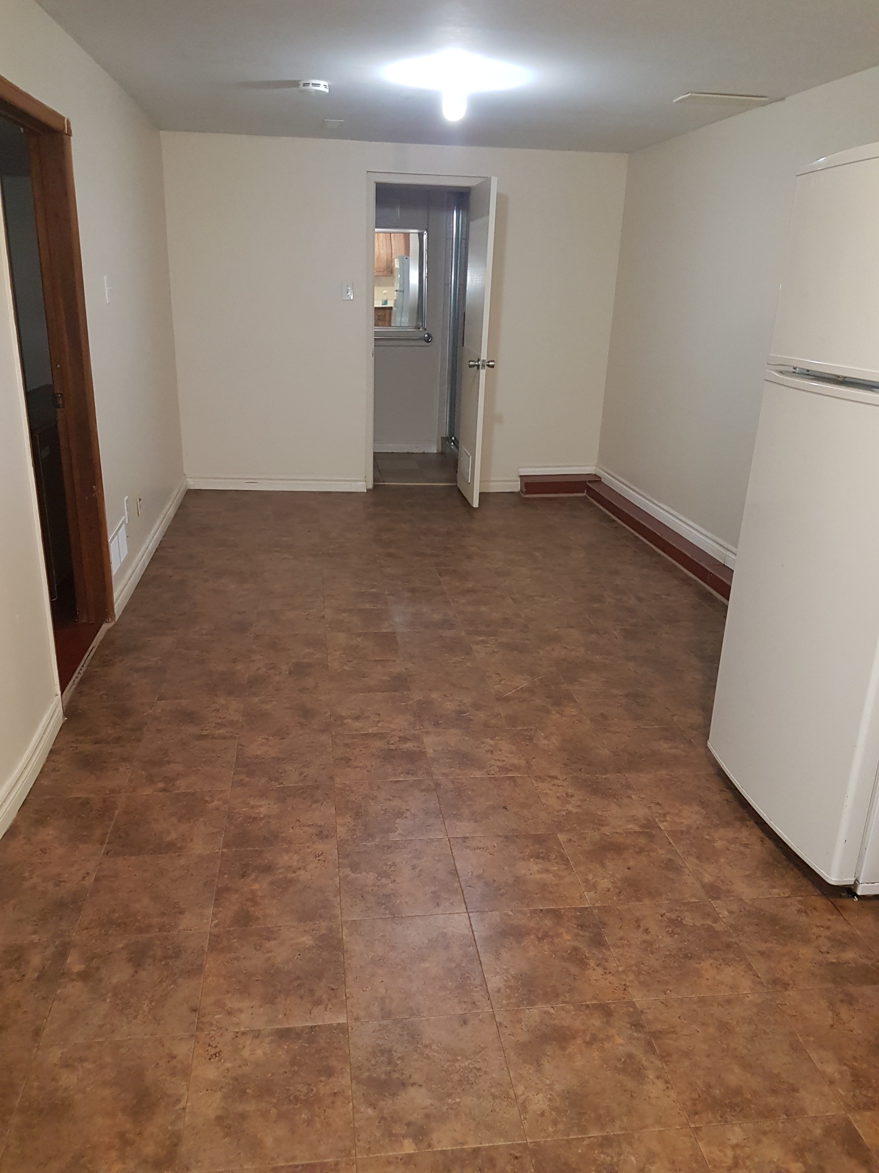 2 bedrooms basement apartment - photo 4