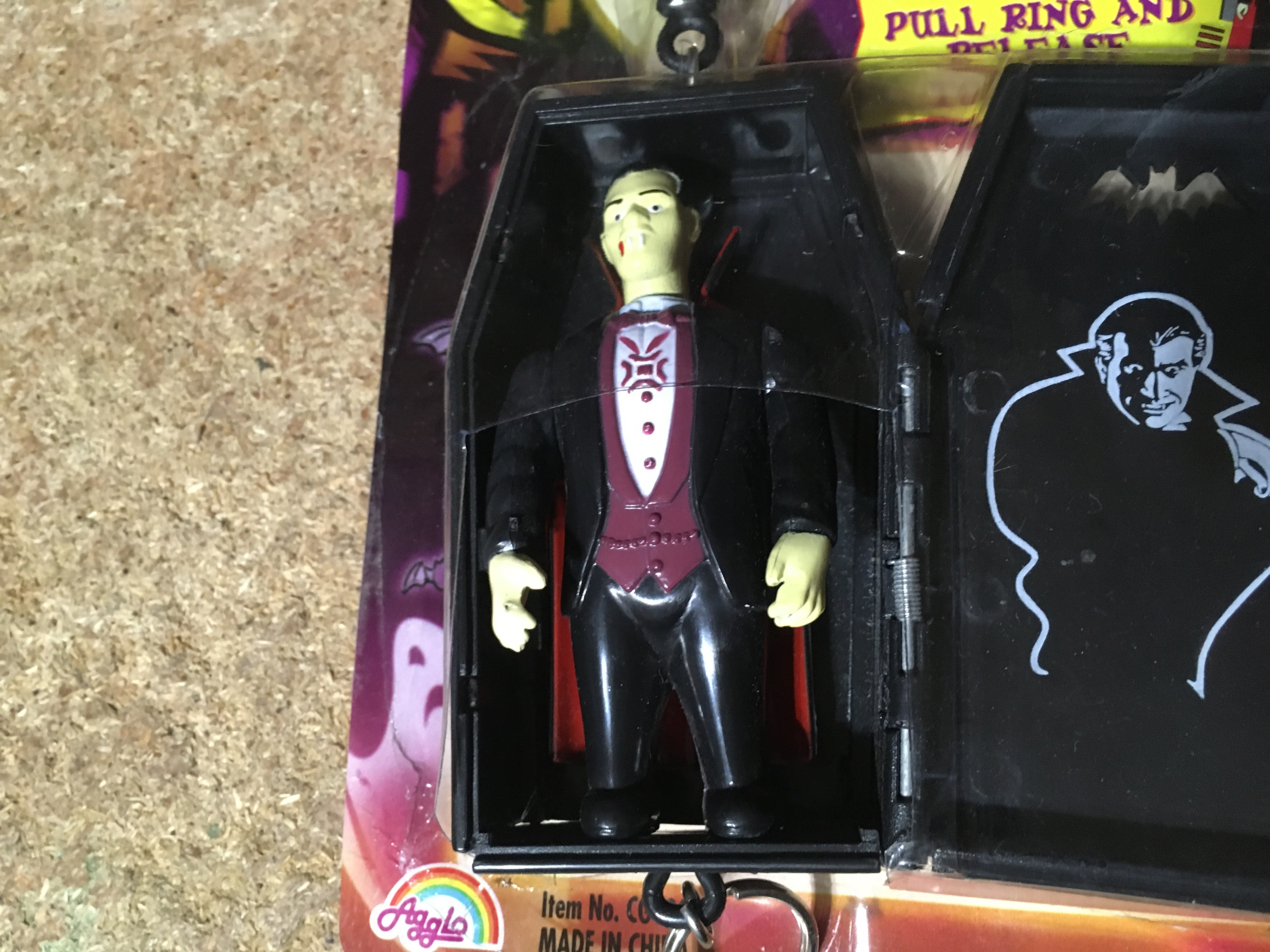 FRIGHT NIGHT FIGURE IN COFFIN KEY CLIP HALLOWEEN DRACULA AGGLO - photo 3
