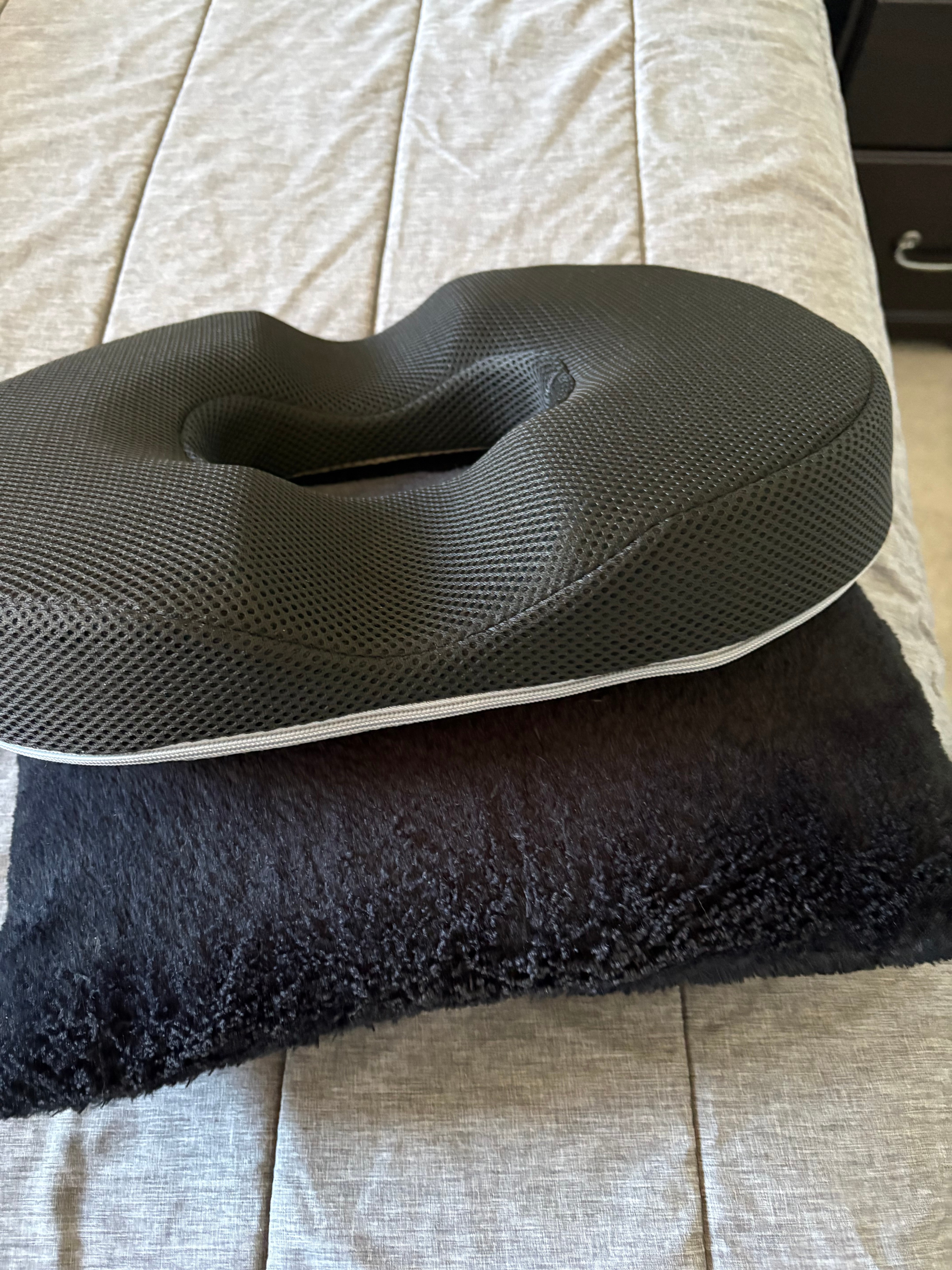 Donut seat cushion and fuzzy pillow - photo 3