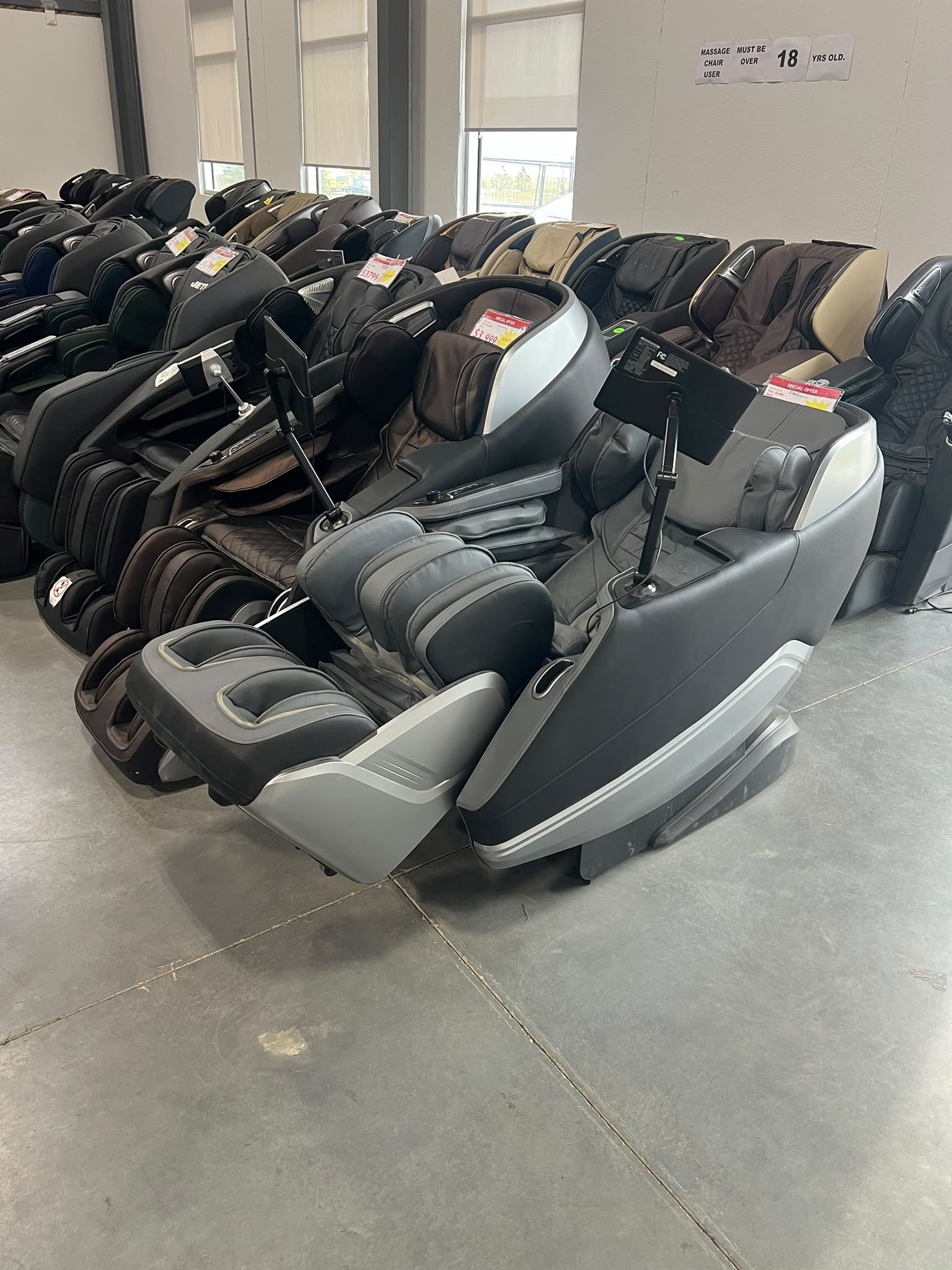 Brand new luxury 4D massage chair — $3999! - photo 4