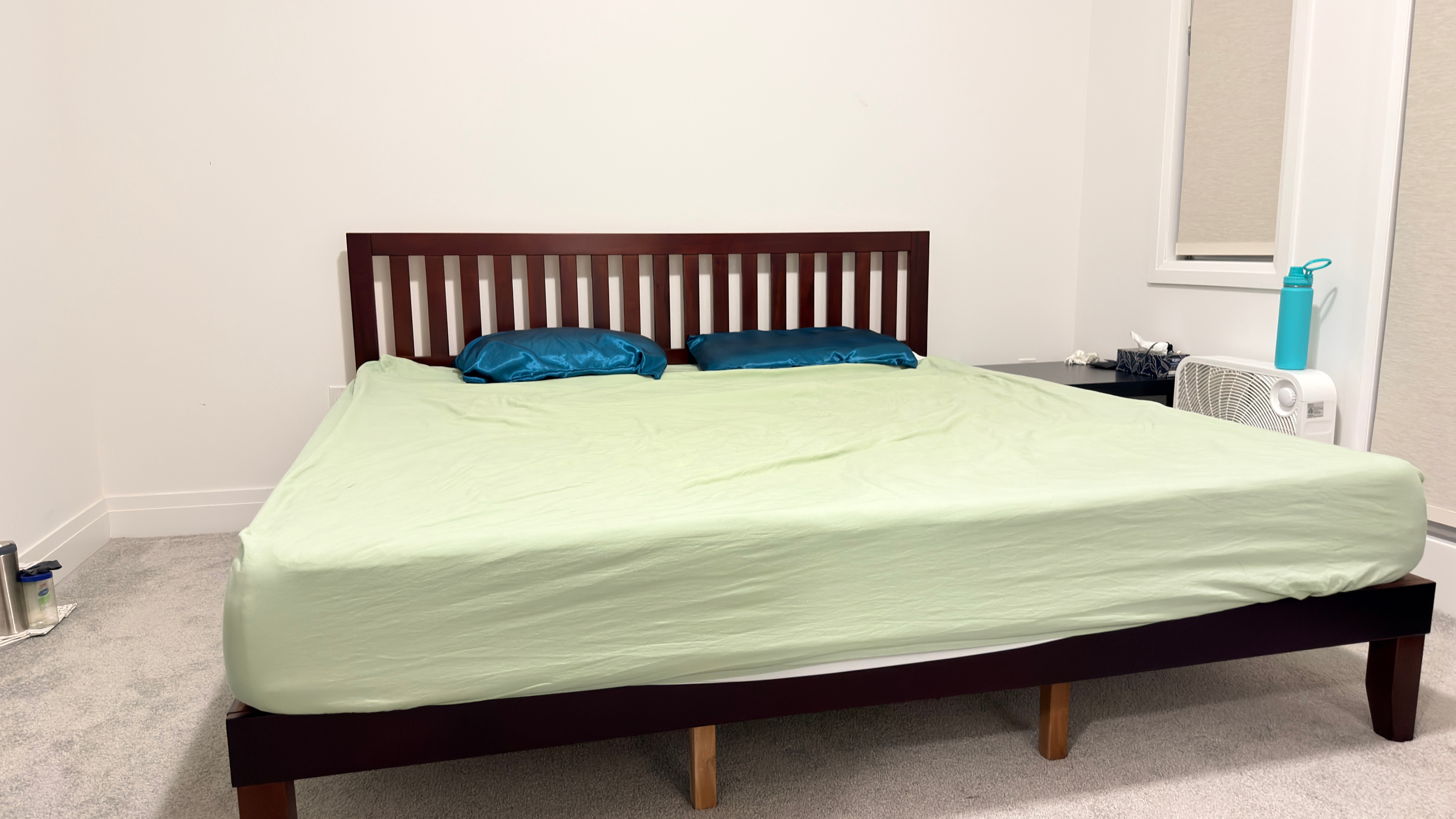1 year old King-size dark wood bed + mattress - photo 2