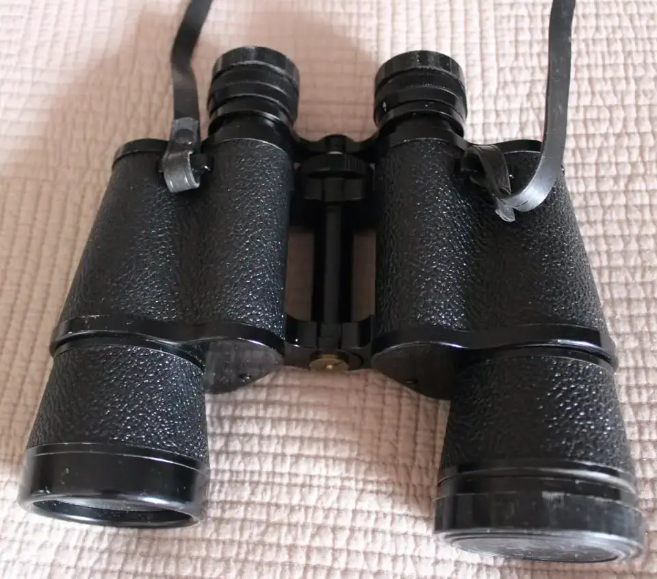 Vintage Binoculars with Carrying Case - photo 2