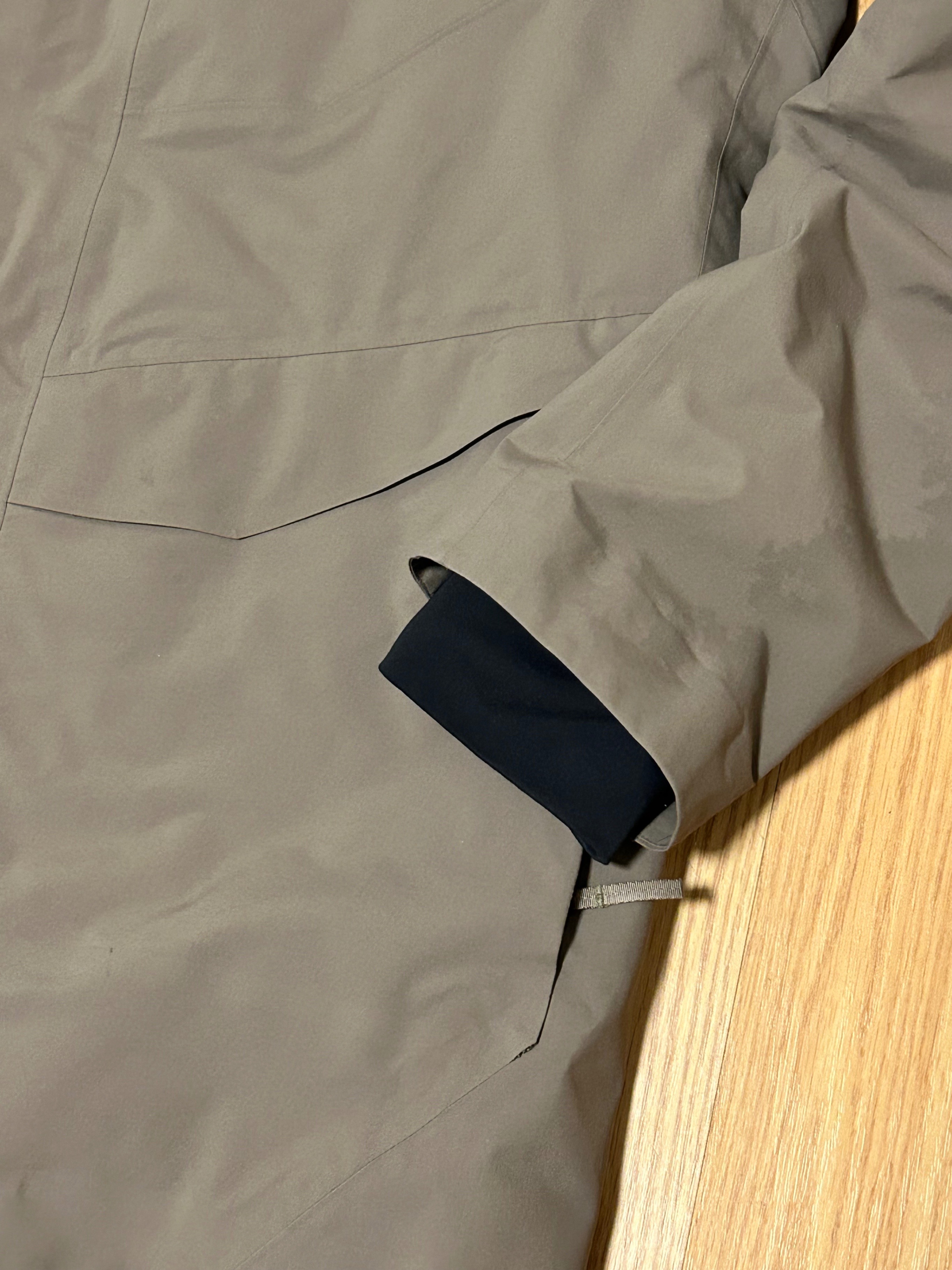 ARC'TERYX VEILANCE FIELD JACKET GORE-TEX (mens large) - photo 4