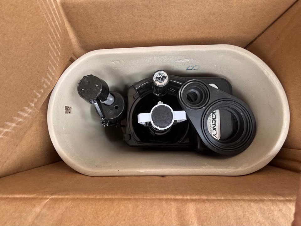 Hennessy & Hinchcliffe Toilet Tank Only – New, No Lid - photo 2