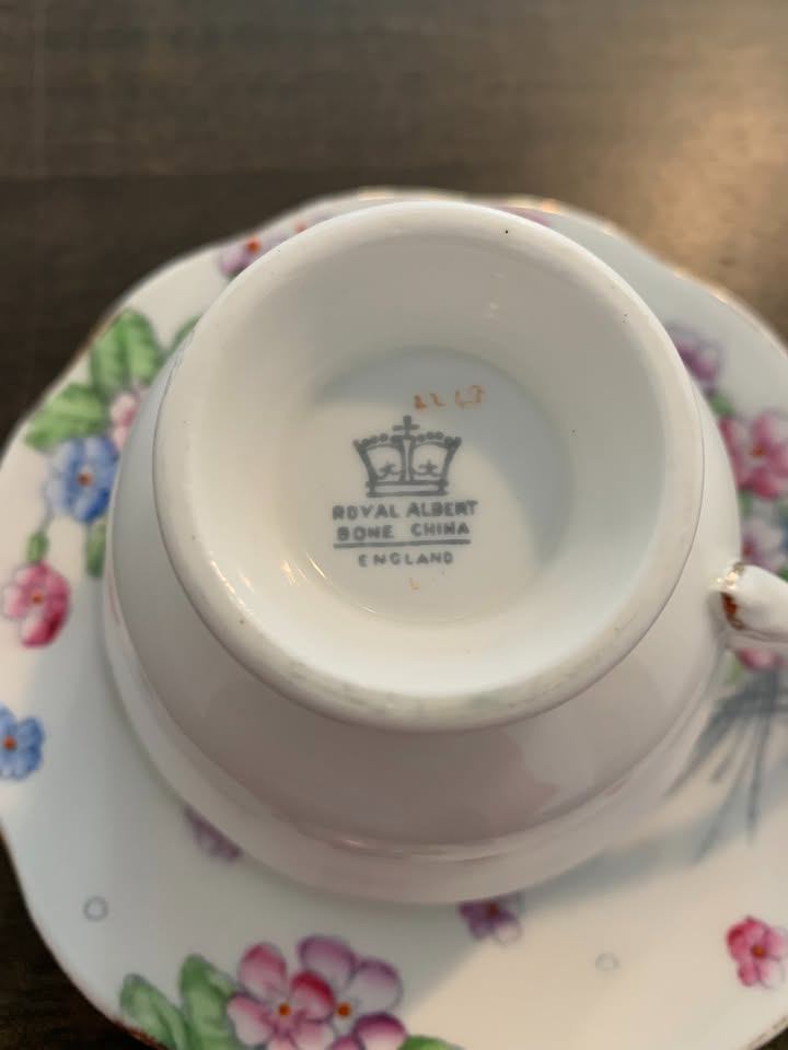 Royal Albert Bone China Tea Cup and Saucer - photo 3