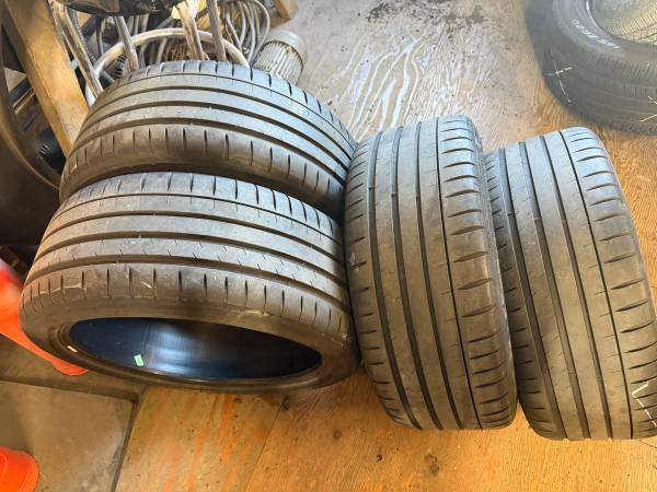 SET of 225/40/18 92Y XL Michelin Pilot sport 4S with 60% tread