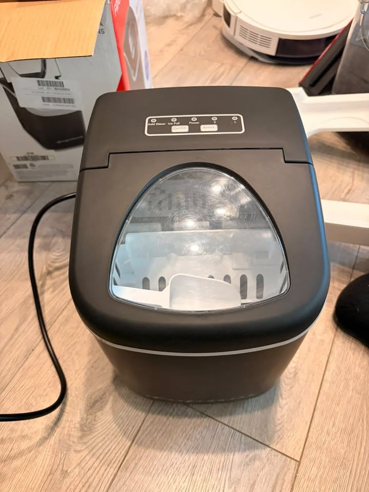 Frigidaire Countertop Ice Maker | PRICED TO MOVE