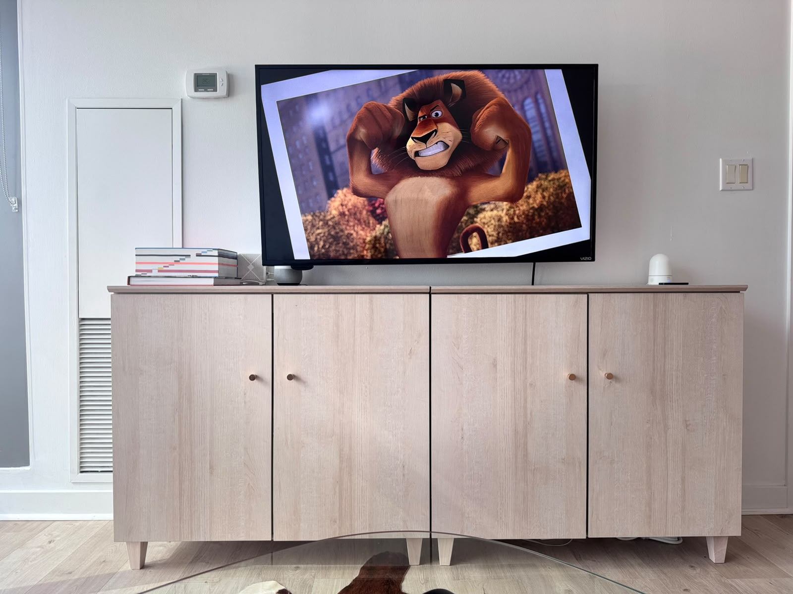 48" Full HD TV + Swivel Wall Mount - photo 2