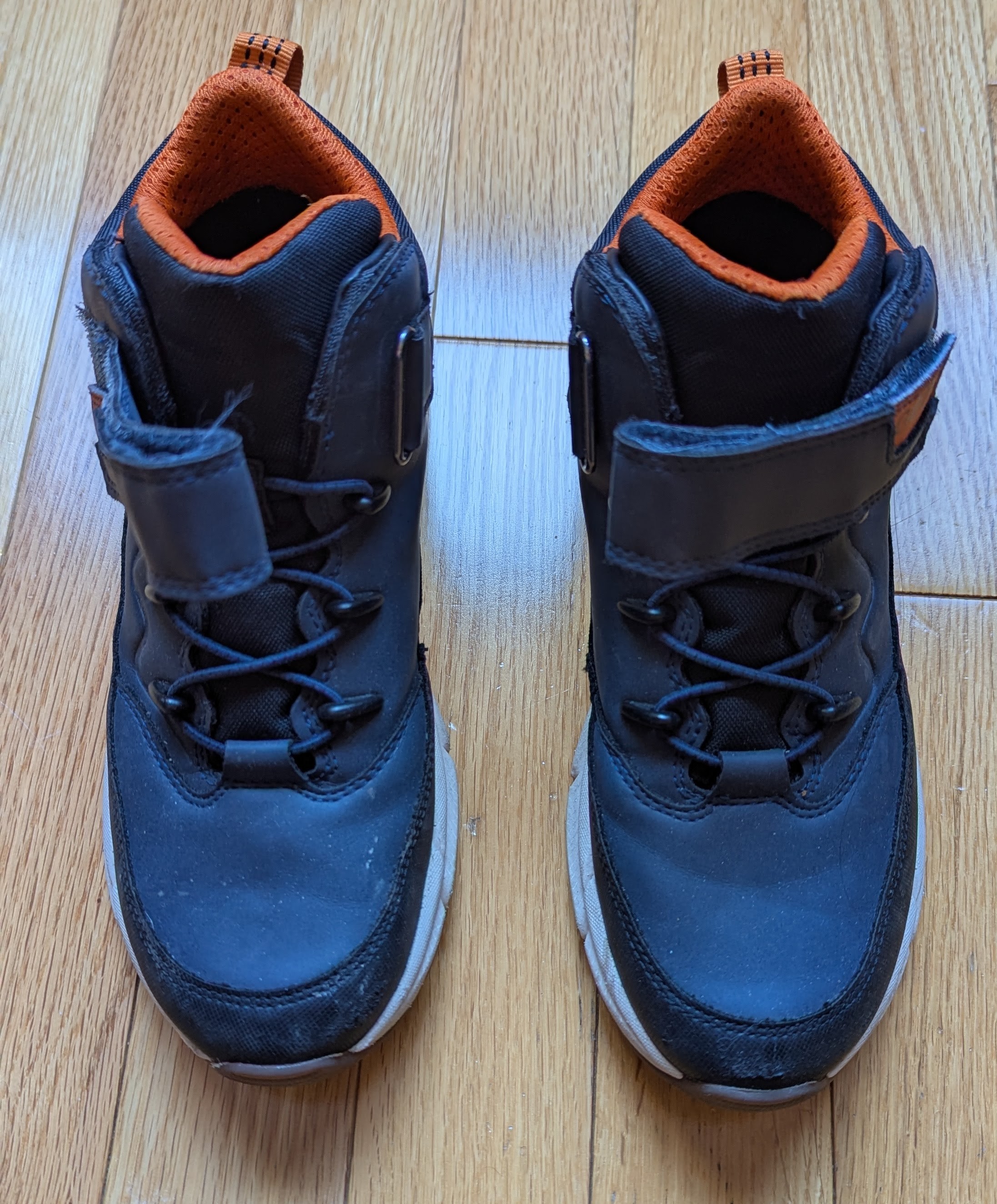 Geox mid-cut sneaker for boys size 36 (US 4)