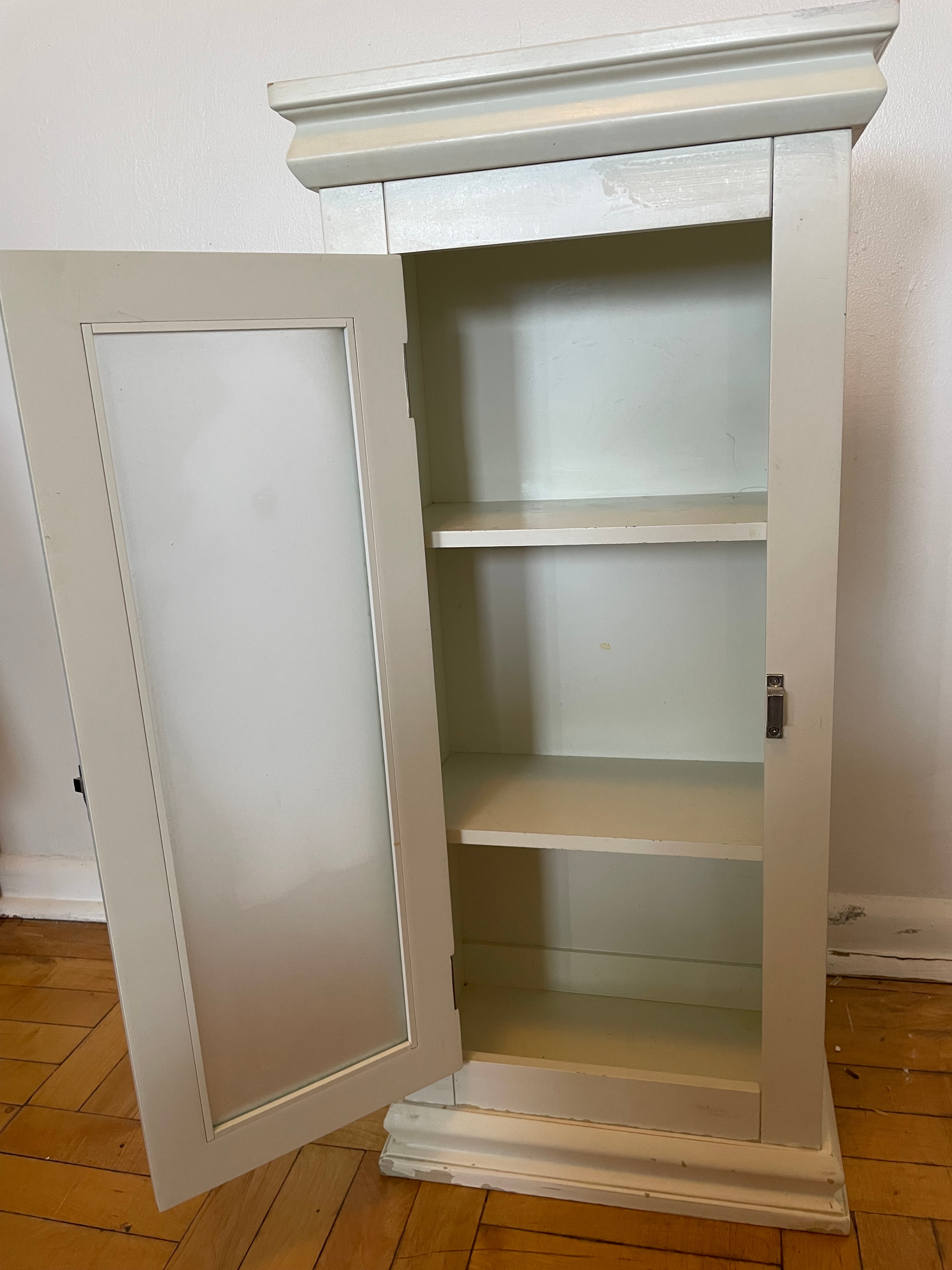 Lovely Small Ivory Cabinet $30 - photo 2