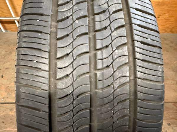 1 X single 245/45/20 Continental Tru contact Tour 54 with 85% - photo 2