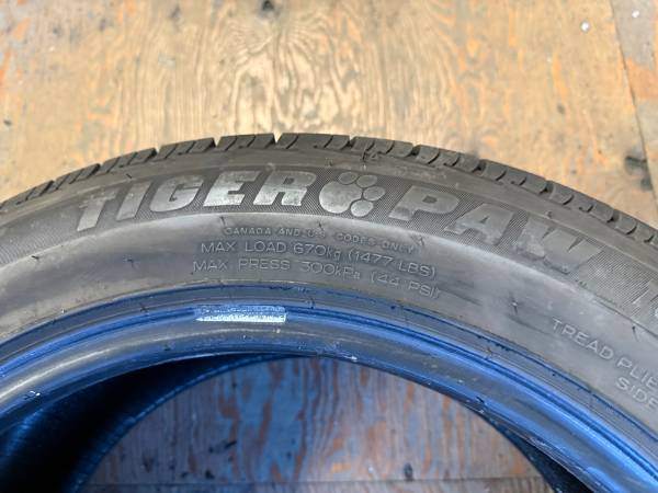 1 X single 215/55/17 Uniroyal Tiger Paw Touring A/S with 90% - photo 5