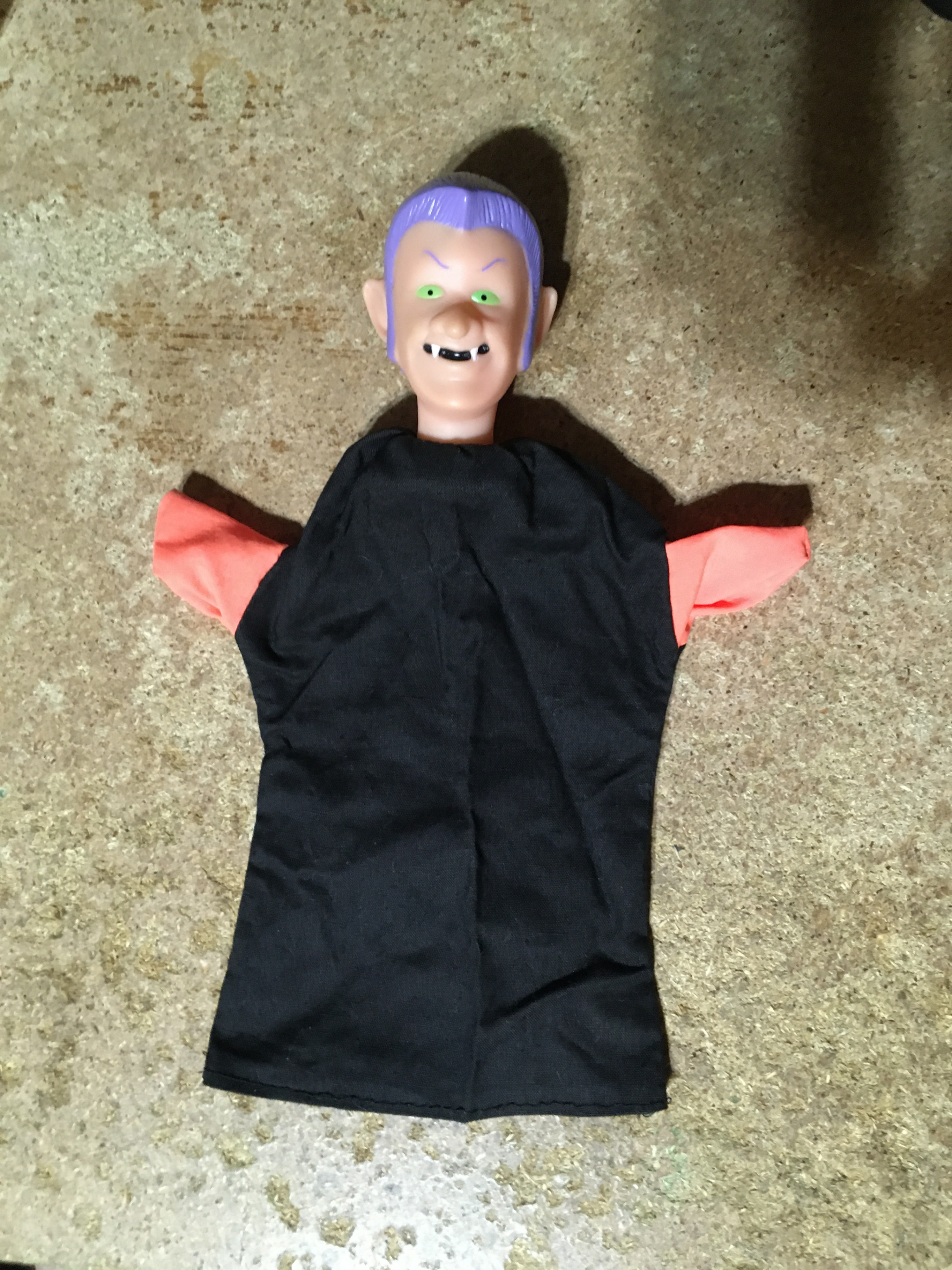VINTAGE VAMPIRE RUBBER HEAD HAND PUPPET HALLOWEEN BLACK PURPLE