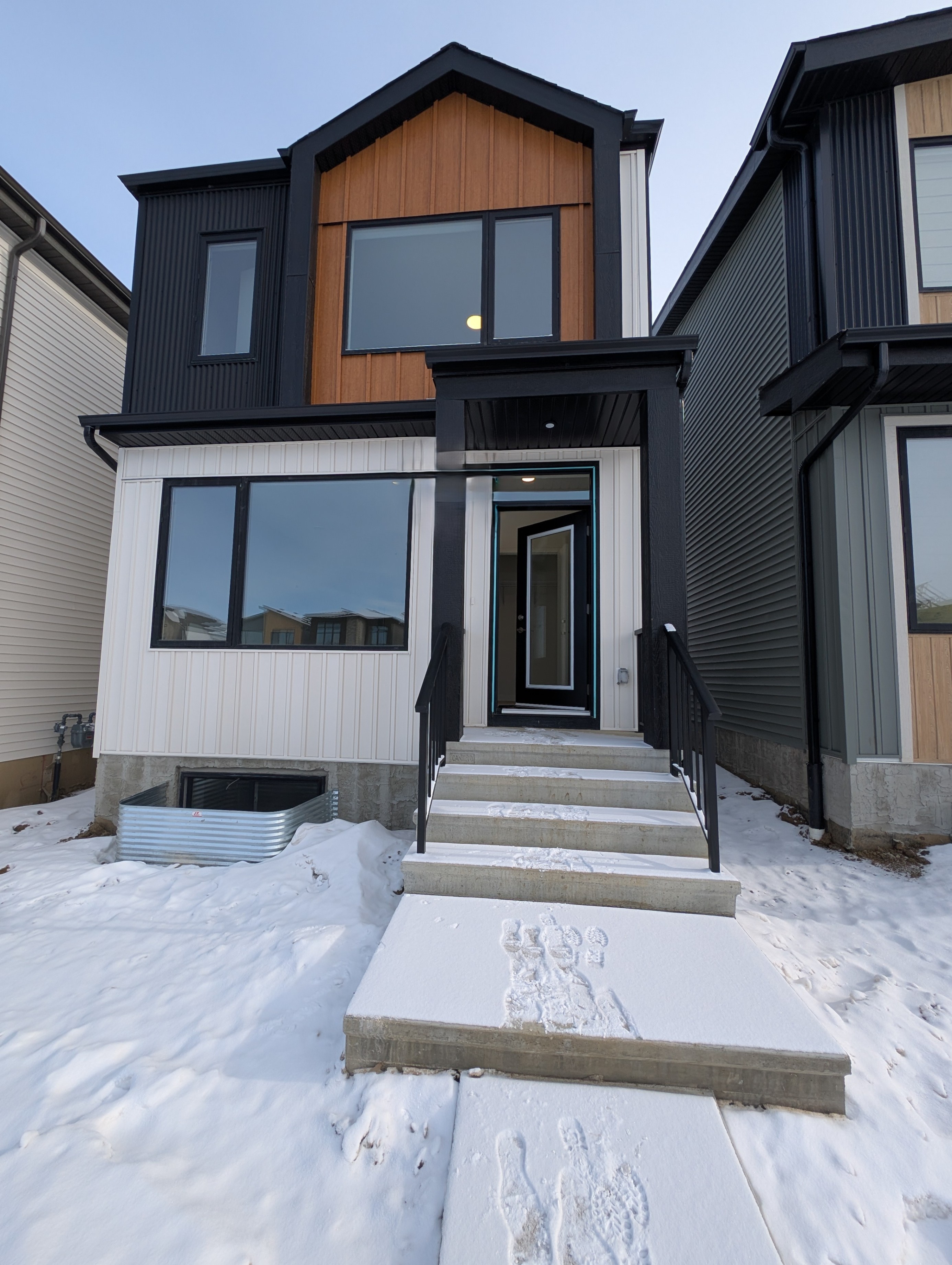 Brand new 3 Bed, 2.5 Bath House (Main Floor)Alces