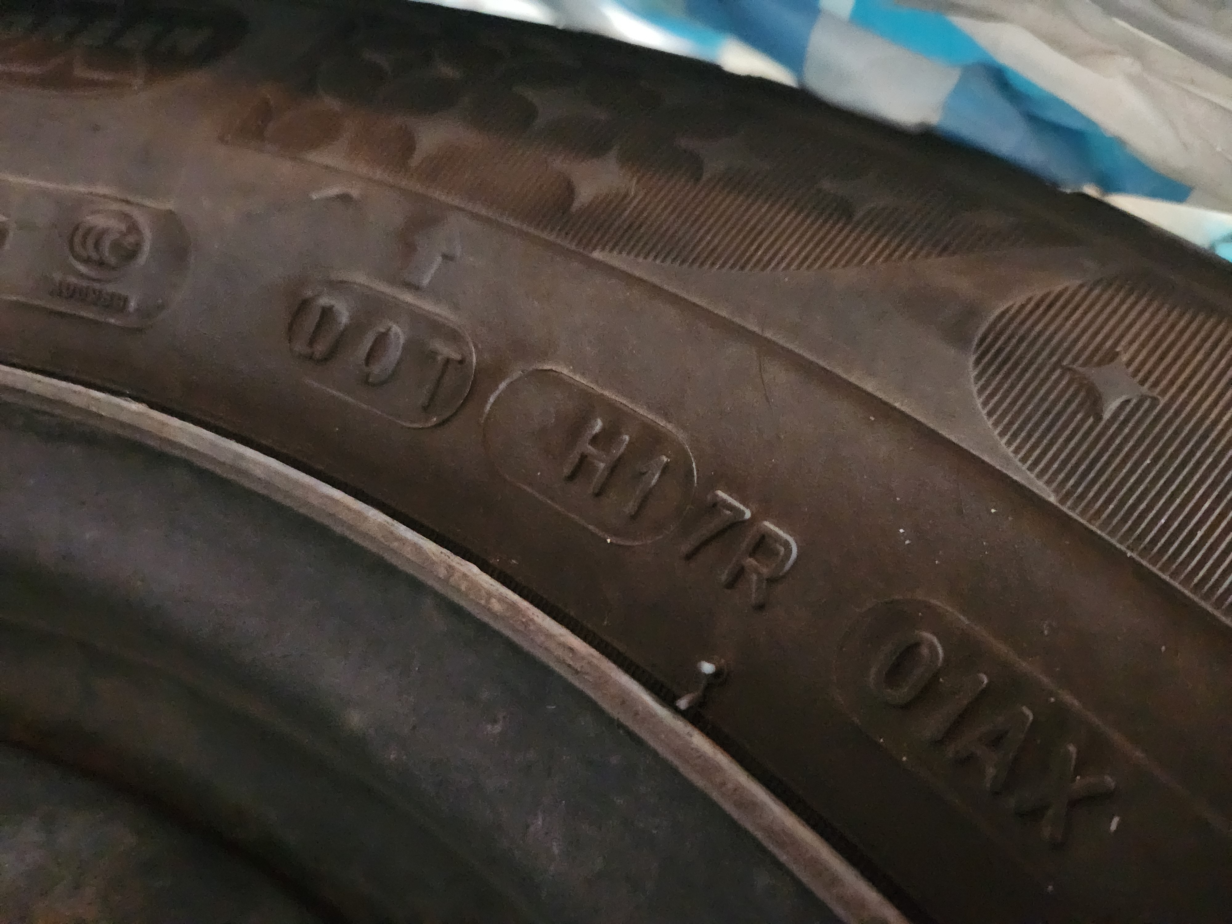 Used Michelin X-Ice Xi3 Winter Tires+Rims **Low under 5,000 KM** - photo 3