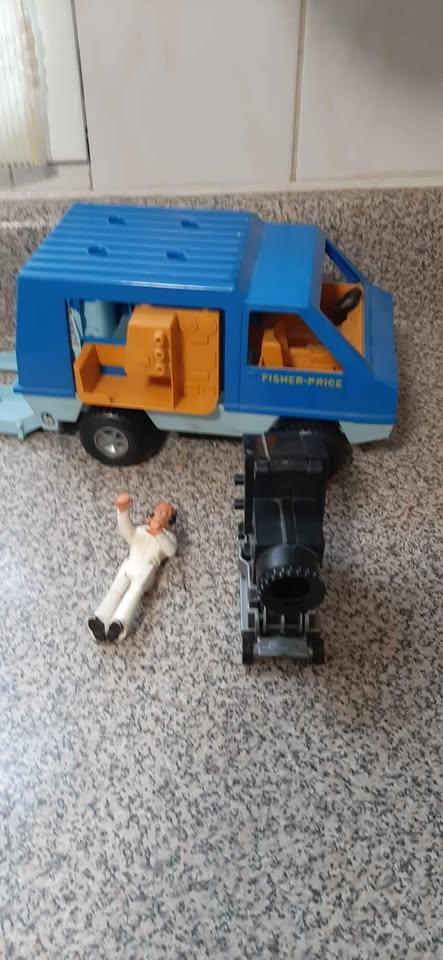 Vintage 1977 309 Fisher Price plastic toy TV reporting van car. - photo 2