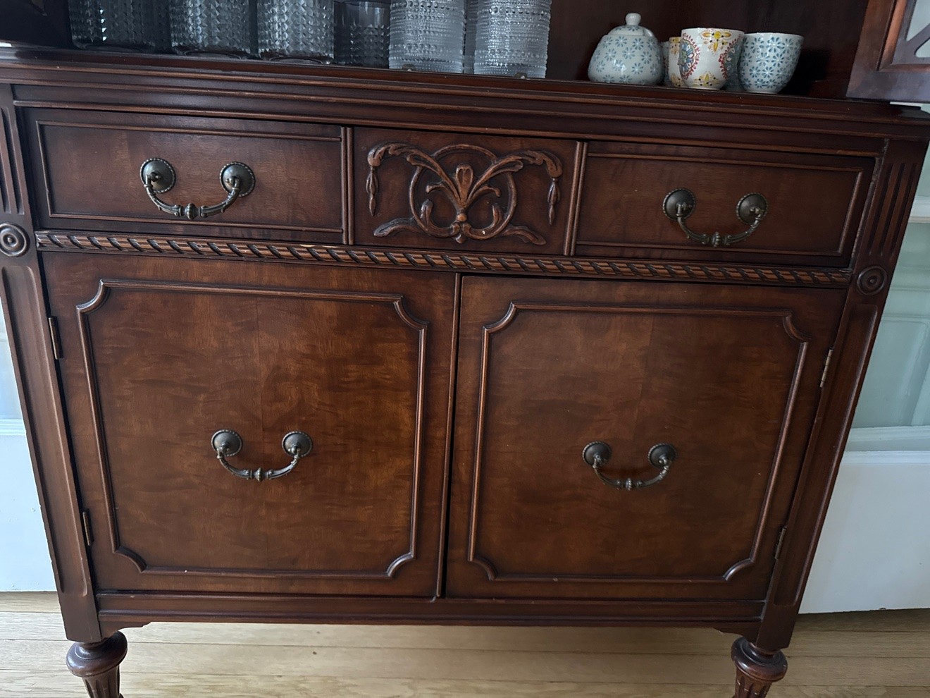 Traditional dark wood china cabinet / hutch with glass doors - photo 4