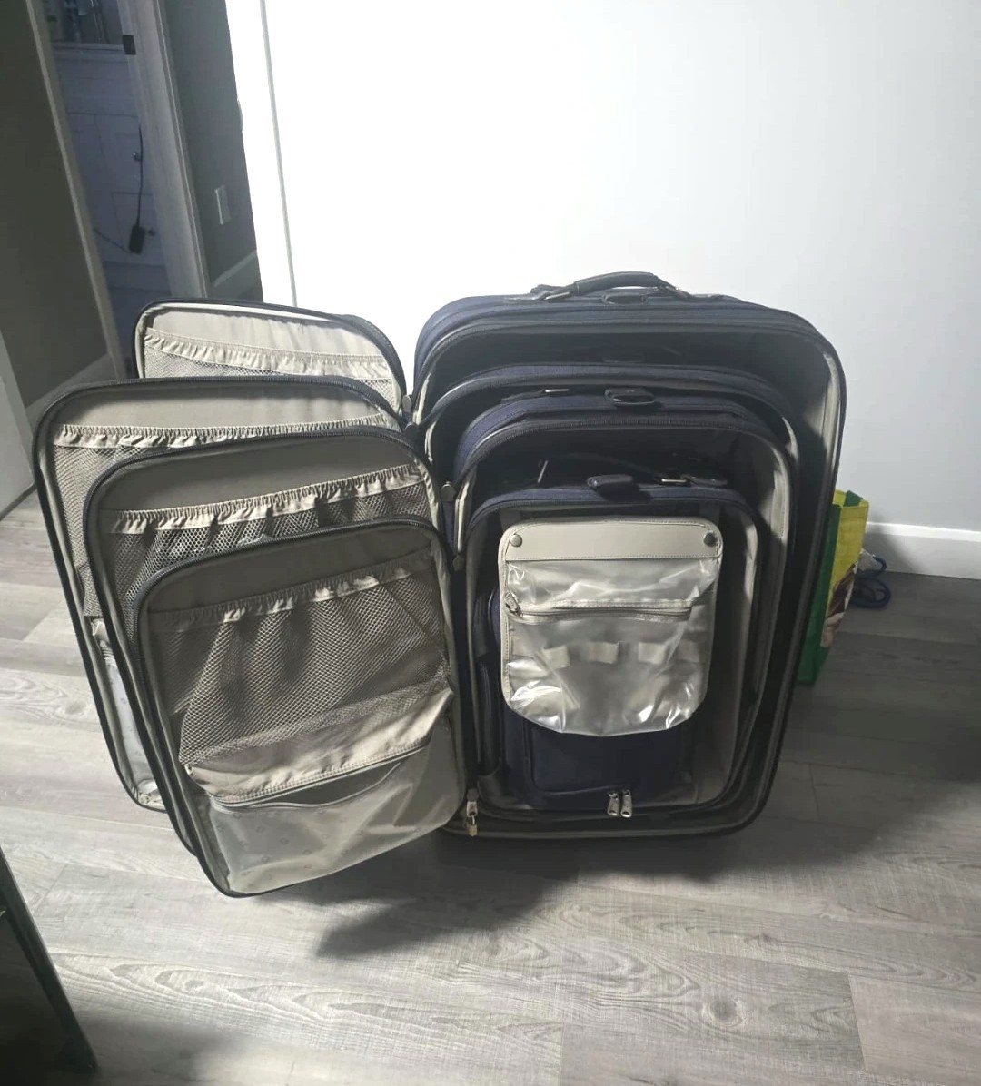 Samsonite 5-Piece Navy Blue Luggage Set - photo 3
