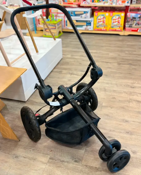 Quinny Buzz stroller frame with wheels included