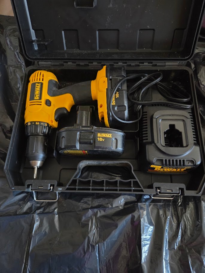 DeWalt 18V Cordless 1/2" Drill/Driver Kit