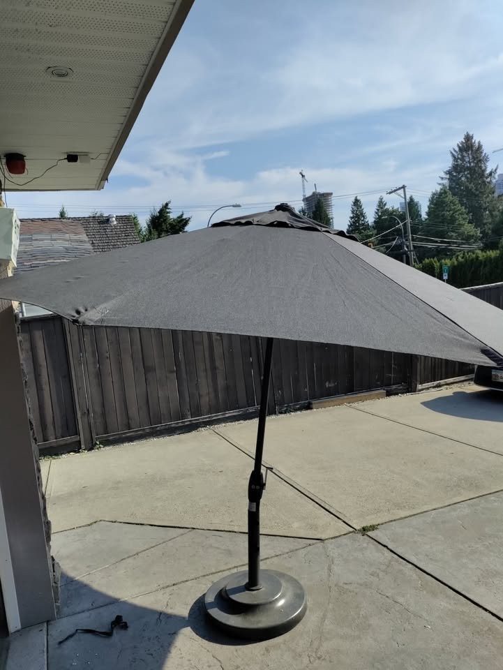 Umbrella, Sunvilla 10 ft. Tilt Patio Umbrella, UV-Resistant - photo 2