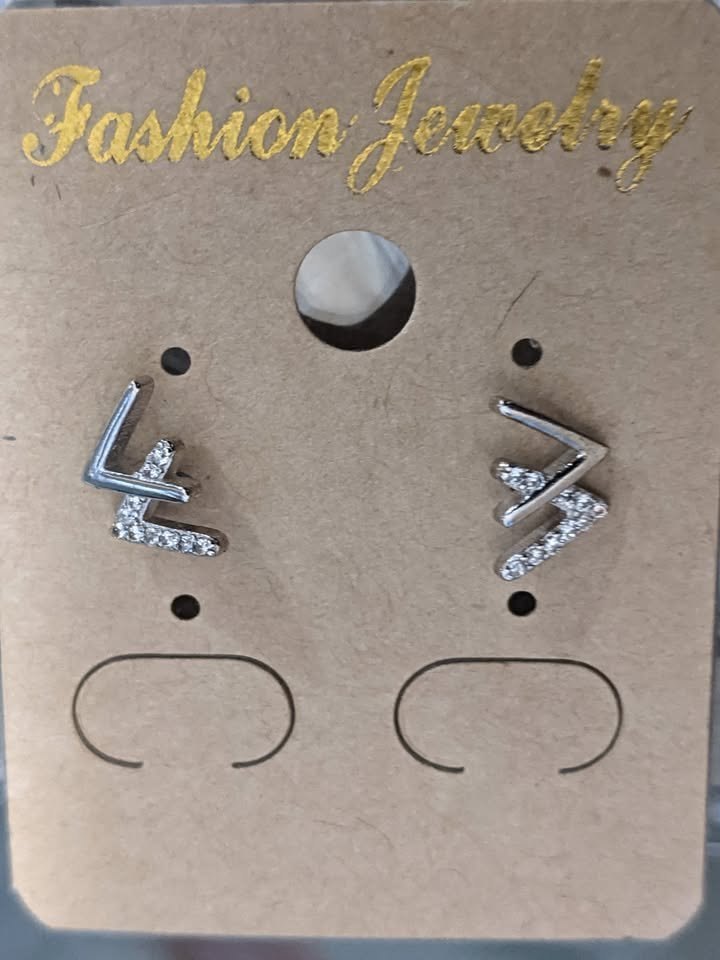 Lovastar 925 initial letter stud earring, letter K, W or M, - photo 3