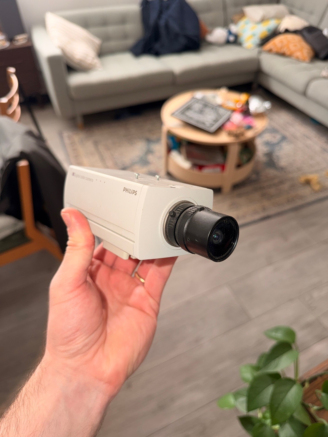 Philips LTC 0450/21 CCTV Box Camera with Power Supply - photo 2