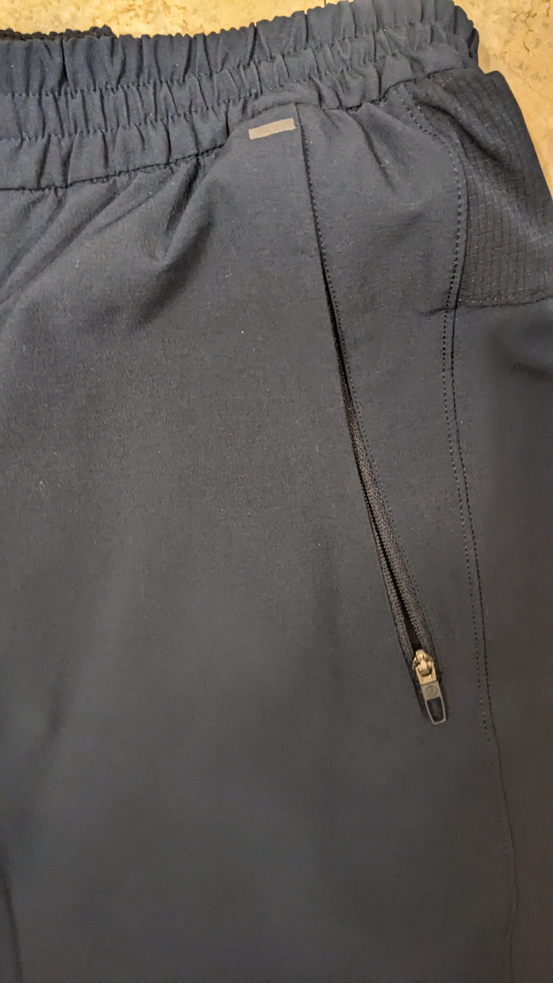Lululemon Men's Joggers, Size Medium - photo 2