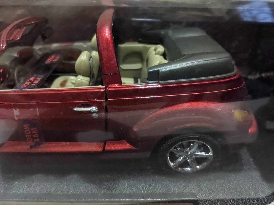 Road & Track Chrysler PT Cruiser 4 Door 1/18 Box Red Tan Maisto - photo 4