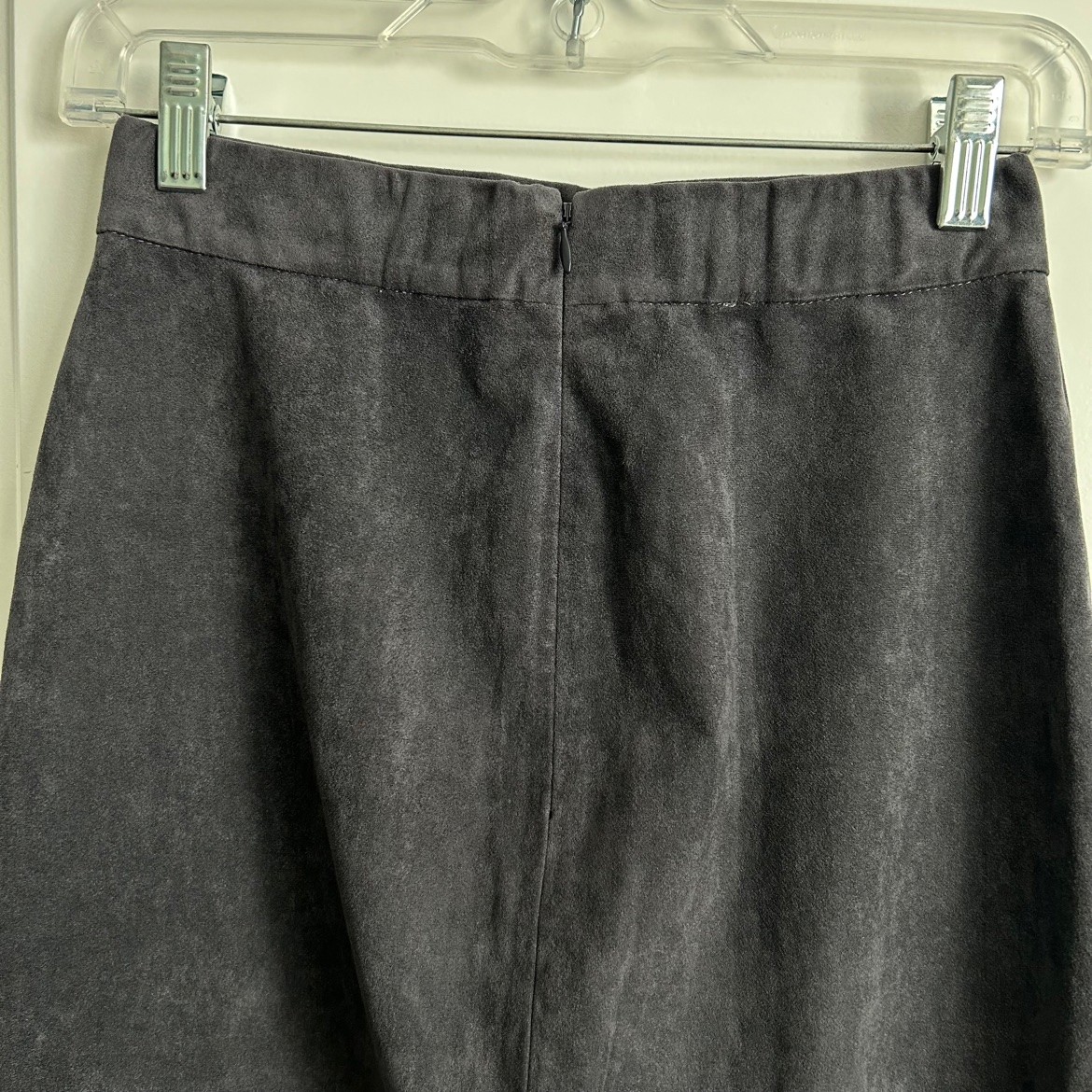 Wilfred Free Dark Grey Faux-Suede Midi Skirt – 0, Like New - photo 3