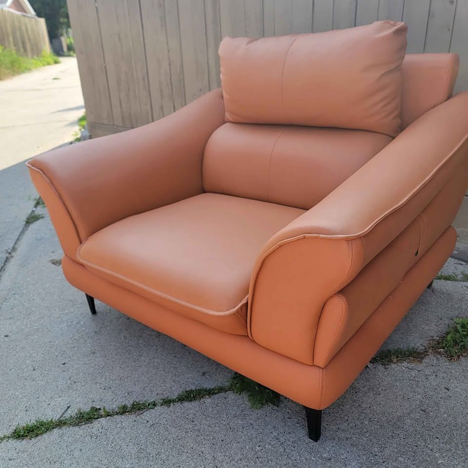 Orange vinyl single sofa, cat claw punctures - photo 5