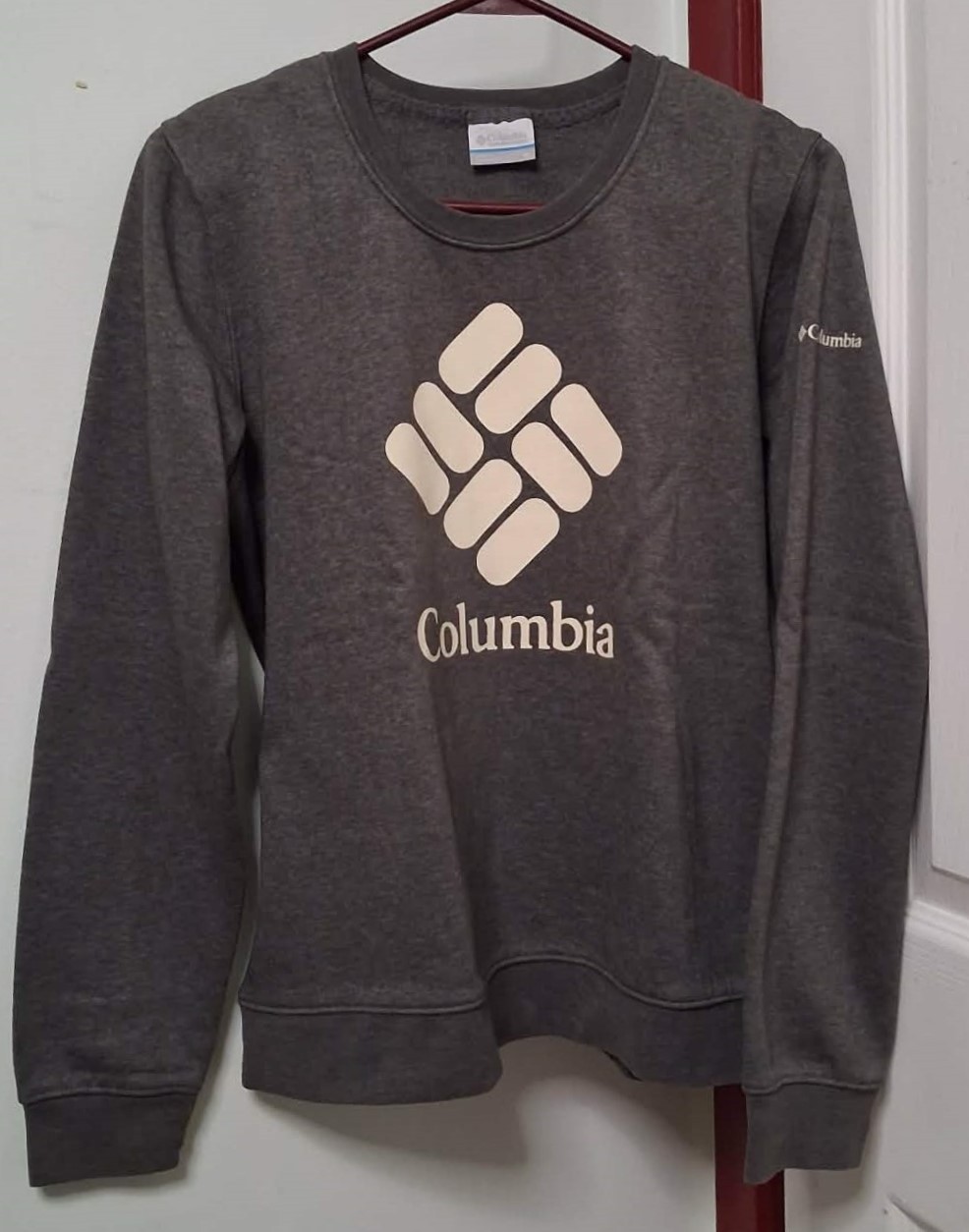 Columbia Women’s Trek Graphic Crewneck Sweatshirt Like New