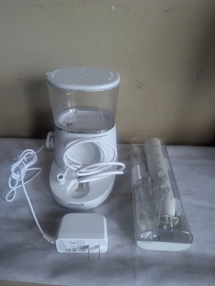 Waterpik Waterflosser Toothbrush, Sonic-Fusion 2.0, new heads