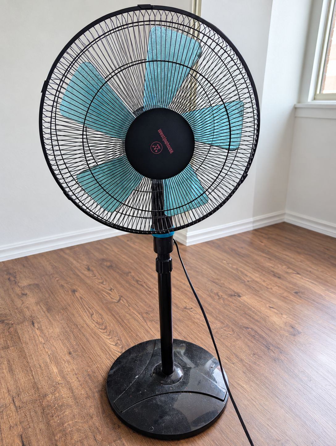 Moving Sale – 3 Fans Bundle – 2 Pedestal + Table - photo 2