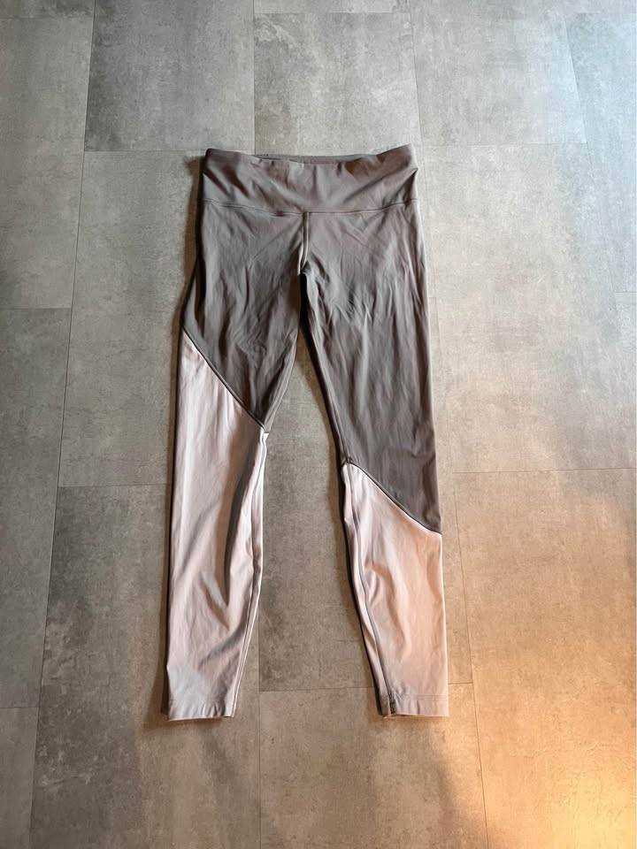 Lululemon size 10