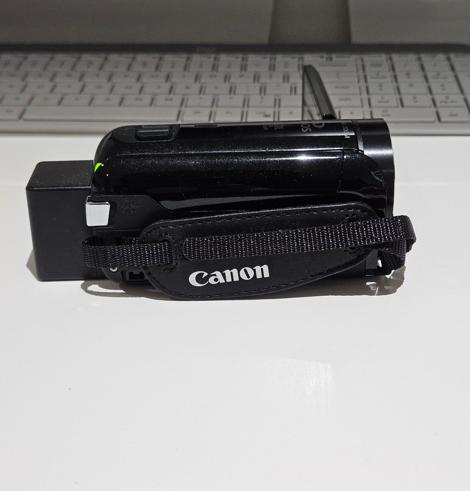 Canon VIXIA HF R700 - photo 3