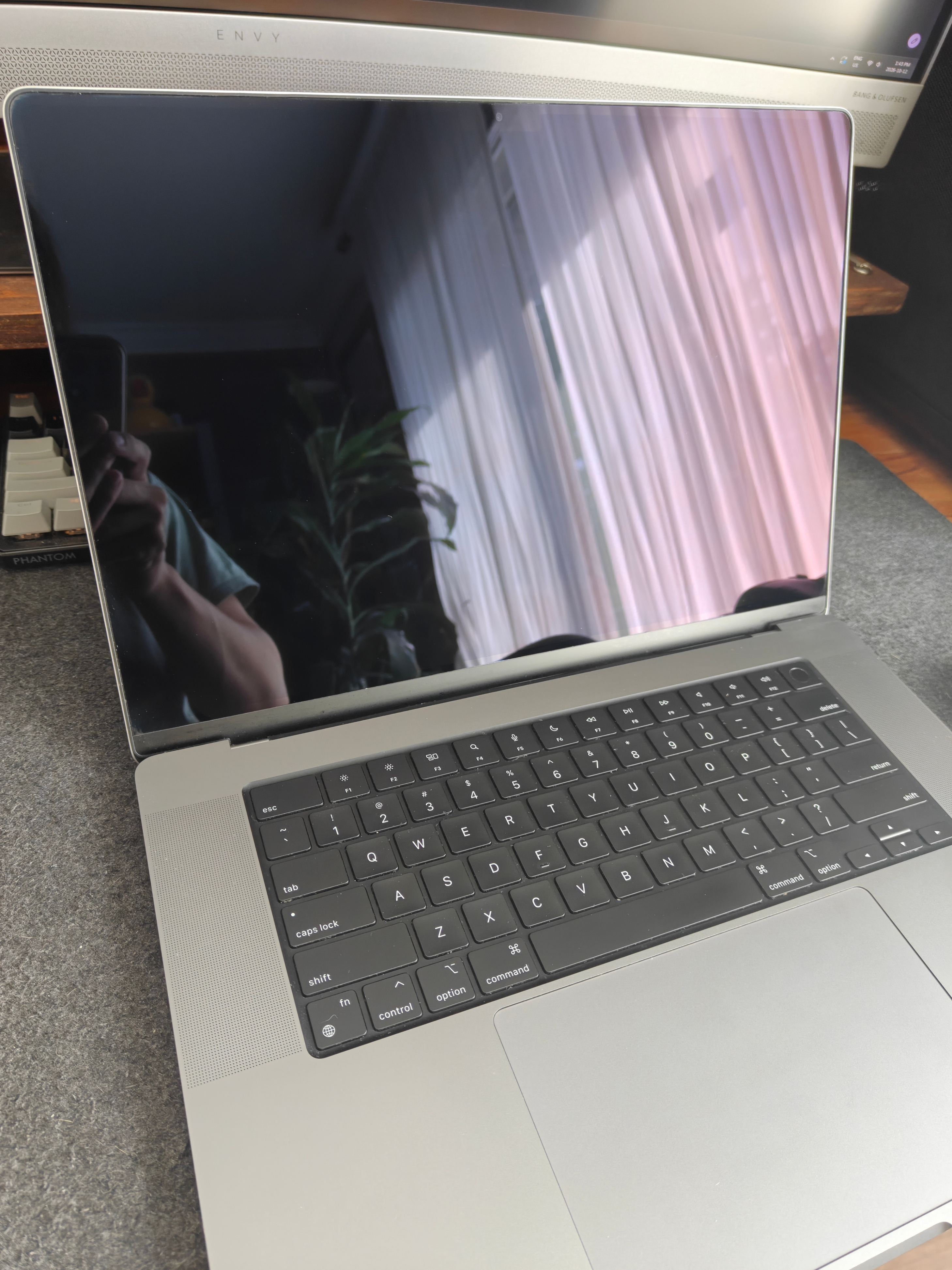 16" Macbook Pro M1 (2022) - Logic Board Needs Replacement - photo 2