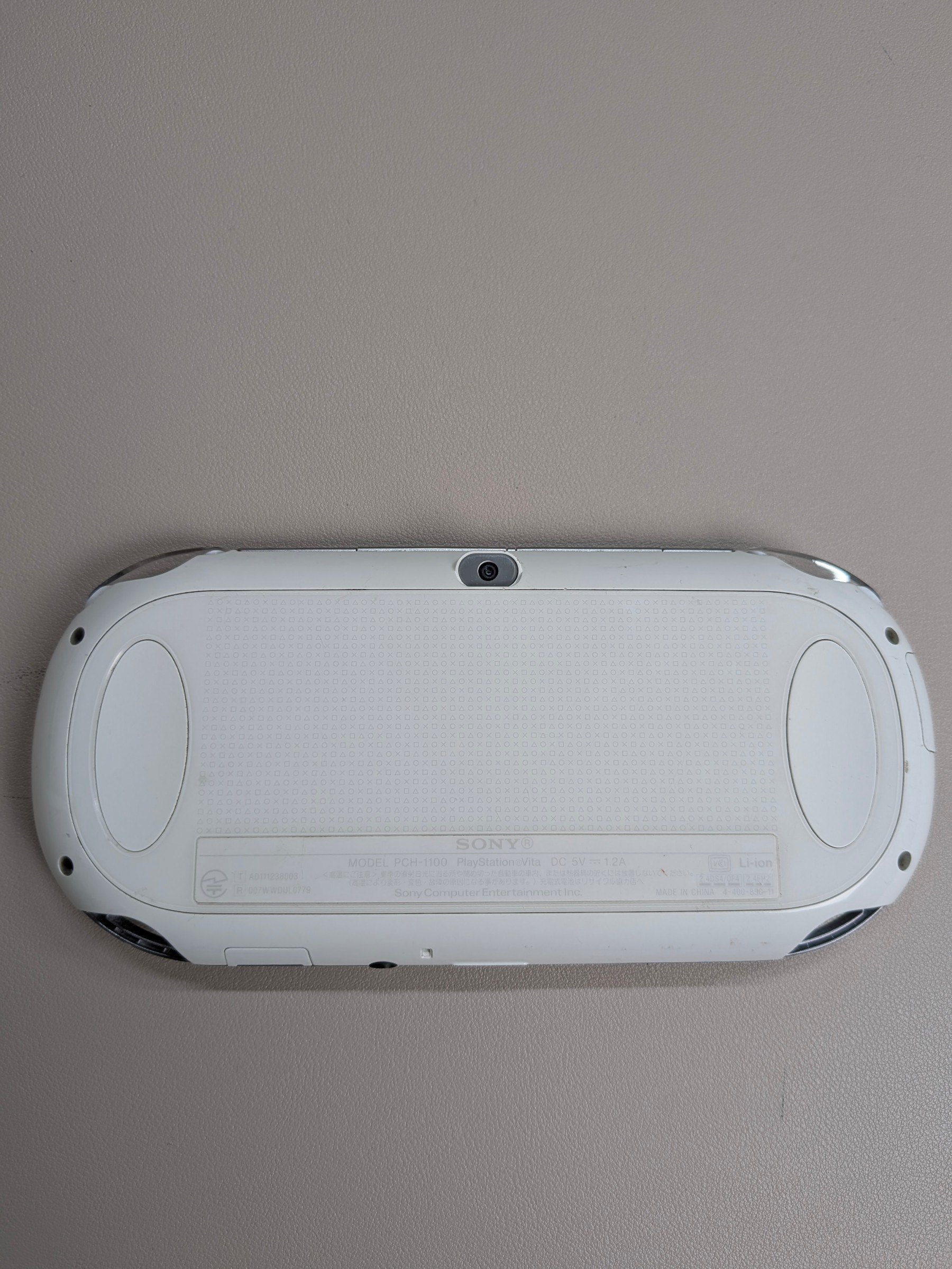 PS Vita 1000 White, Charger + 128GB Card - photo 2