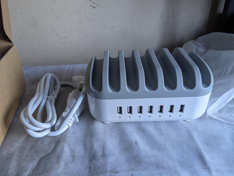 USB Charging Station, 7 Port USB ports, 2.4A each, Power Station
